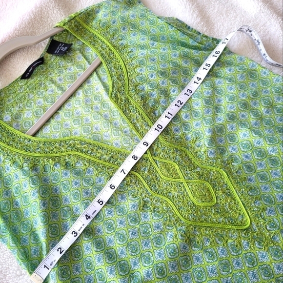 New York Company Women's Green Sleeveless Embroidered Blouse Size XS - Picture 4 of 7